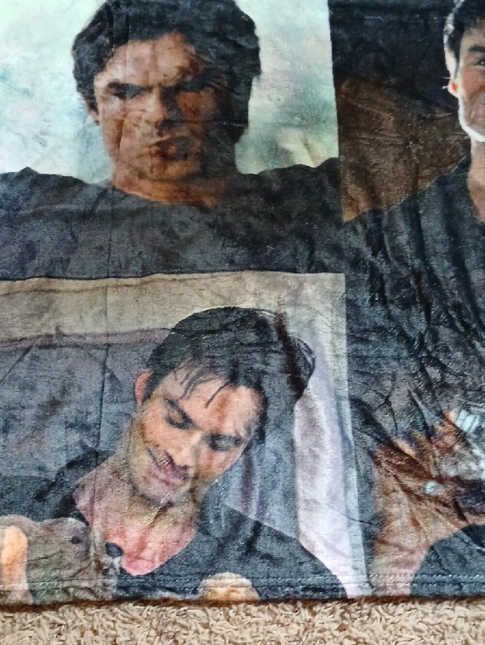 Vampire Diaries Blanket - Picture 4 of 10